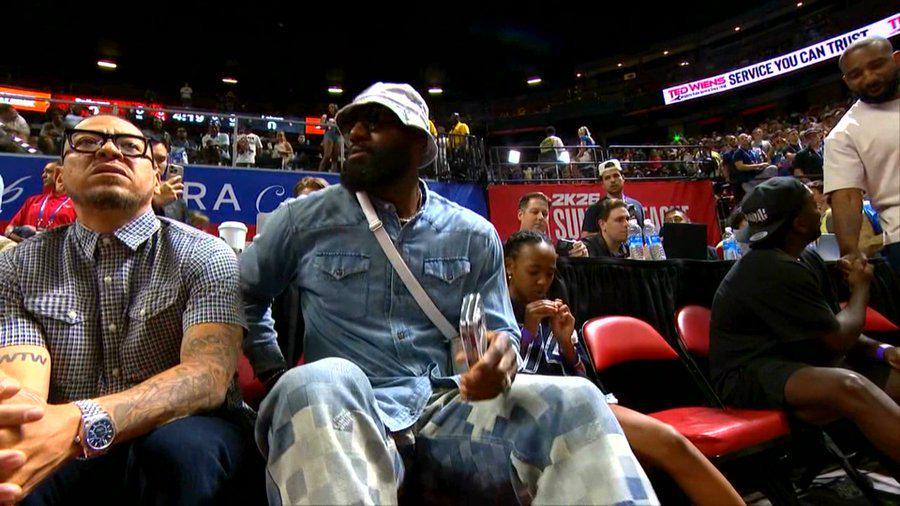 他来了！詹姆斯带着女儿朱莉，现场助阵布朗尼的夏季联赛