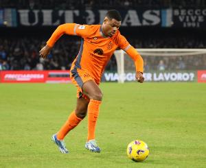 皇冠体育平台-每体：门德斯将邓弗里斯推荐给巴萨，球员本人愿意加盟