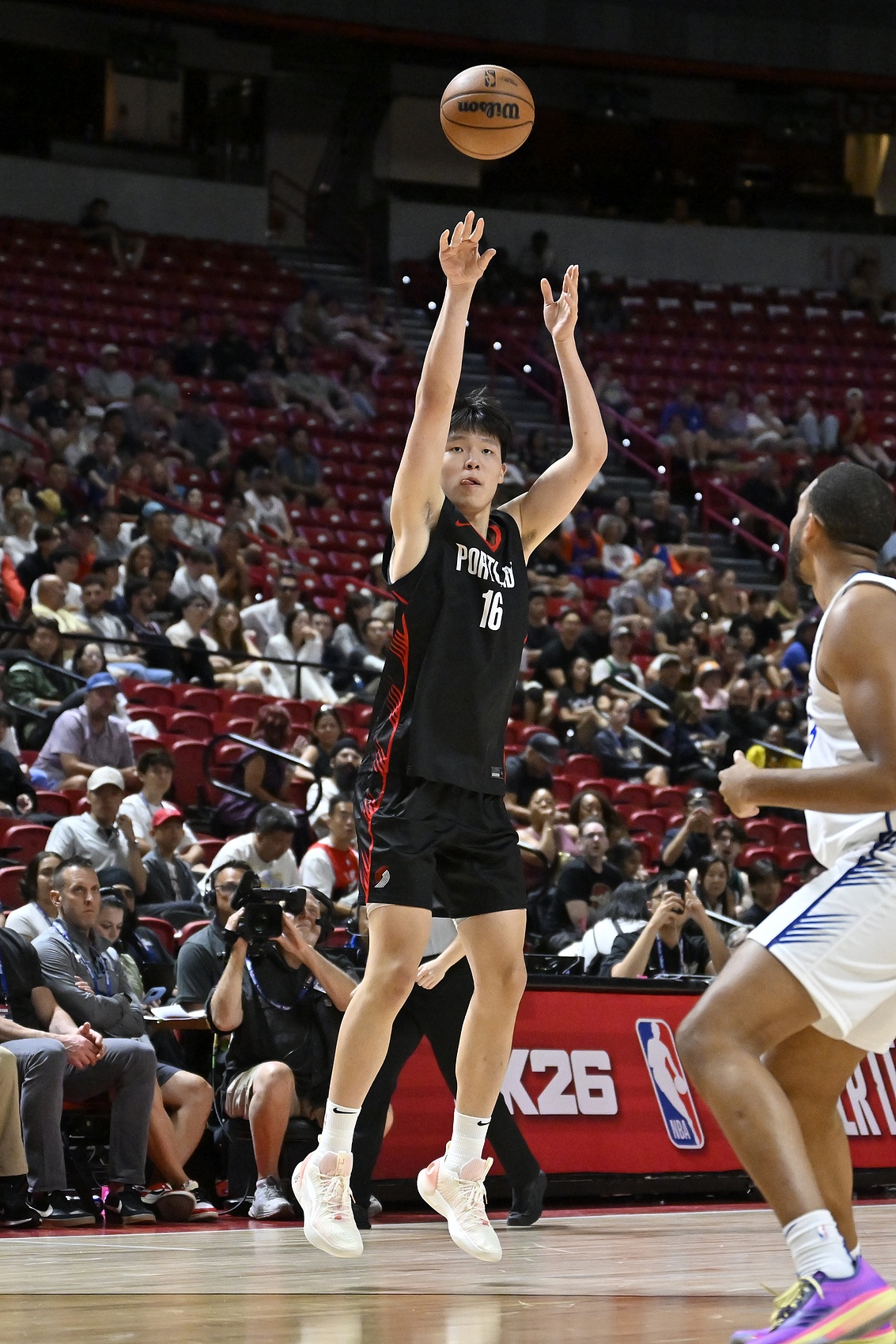 皇冠体育-小吧提问丨杨瀚森：教练想让我挡拆下顺 但我想投三分&amp;给他个惊喜